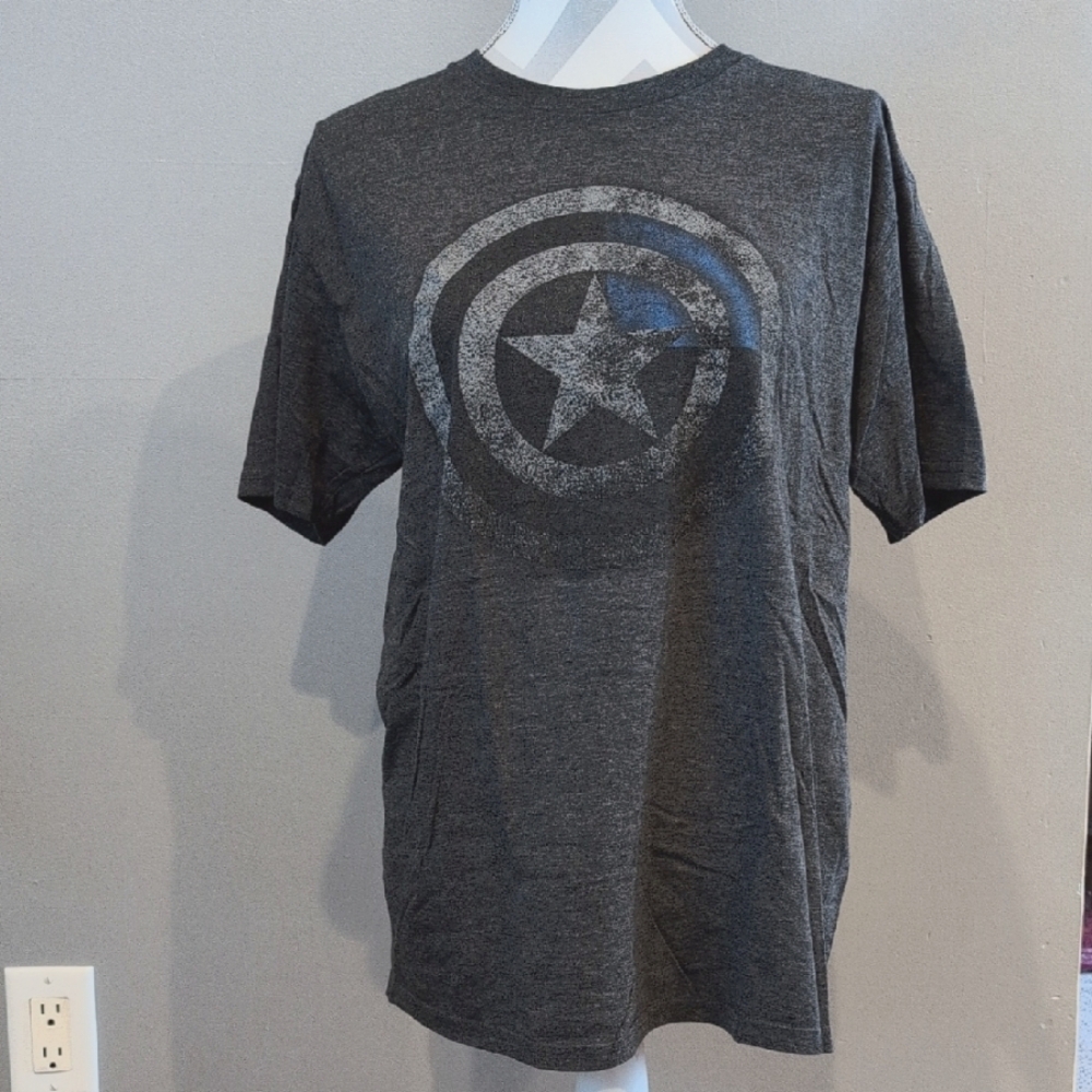 Marvel Captain America Graphic T-Shirt, Charcoal gray, gray & Blue. Men's Sz L